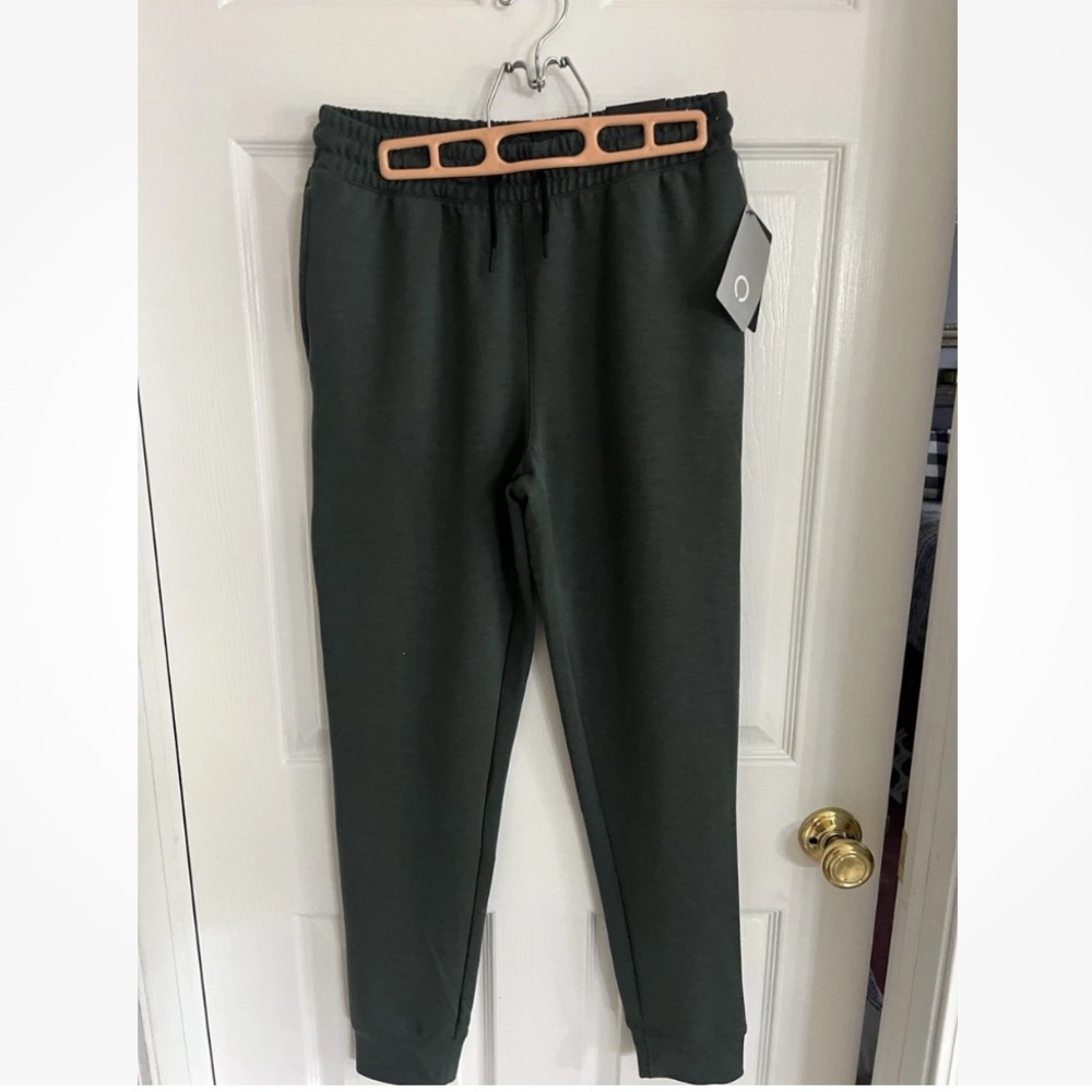 NWT MENS SMALL Skora Men's Sweatpants Stretch
Lightweight Performance Pants